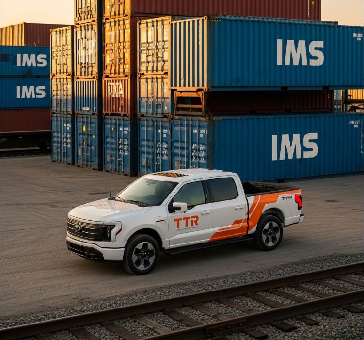 An image of a TTR truck in a Deltaport BC with shipping containers behind it